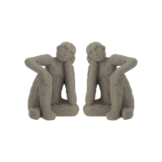SET VAN 2 KLEINE CEMENT ZITENDE BOEKENSTEUNEN