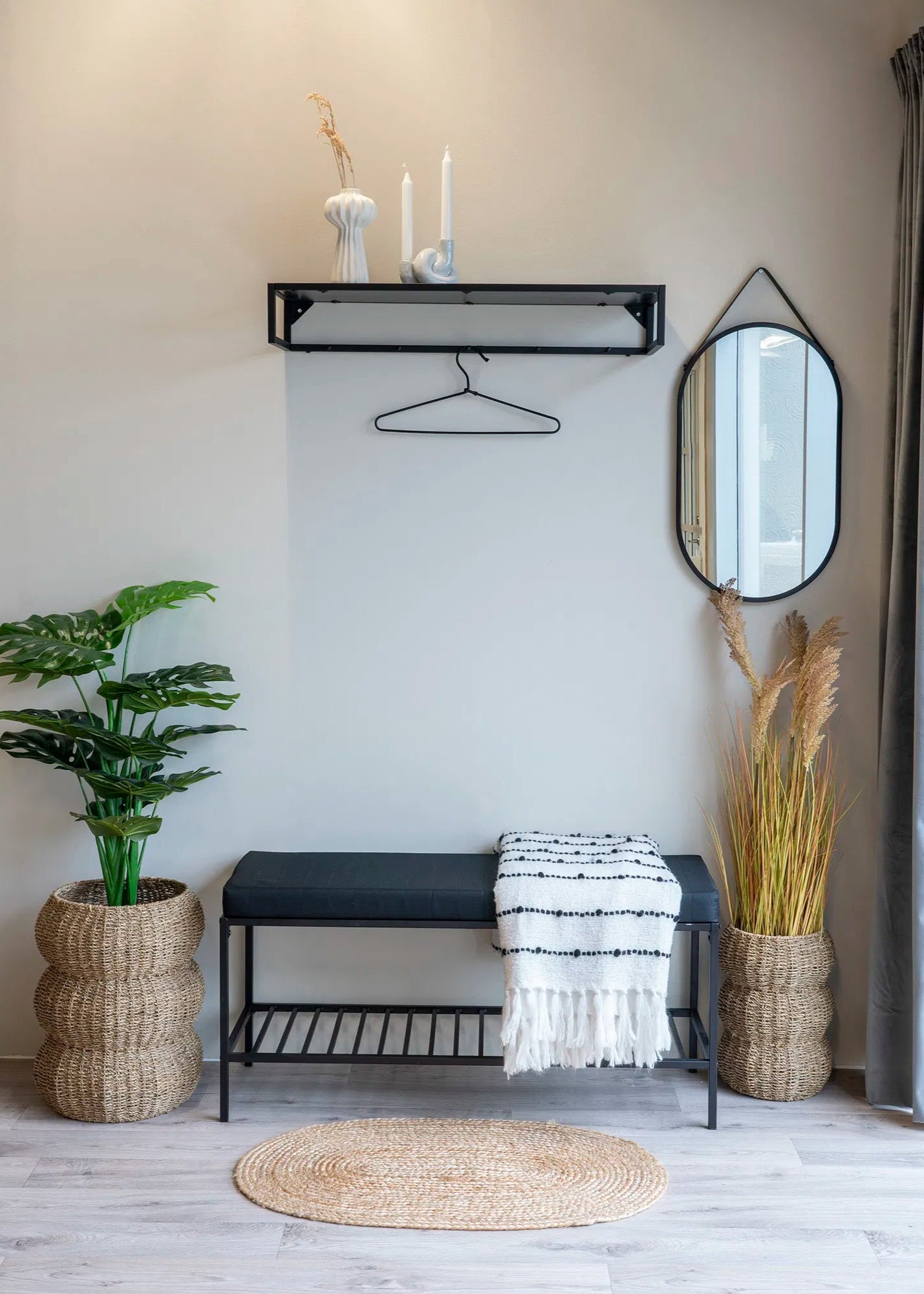 Etagère à chapeau noir Vita